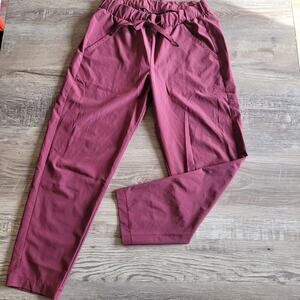 (M) Under Armour pants!